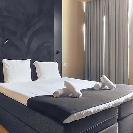 Amsterhome Hotel 3*