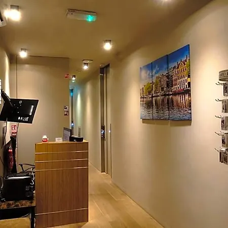 Amsterhome Hotel 3*